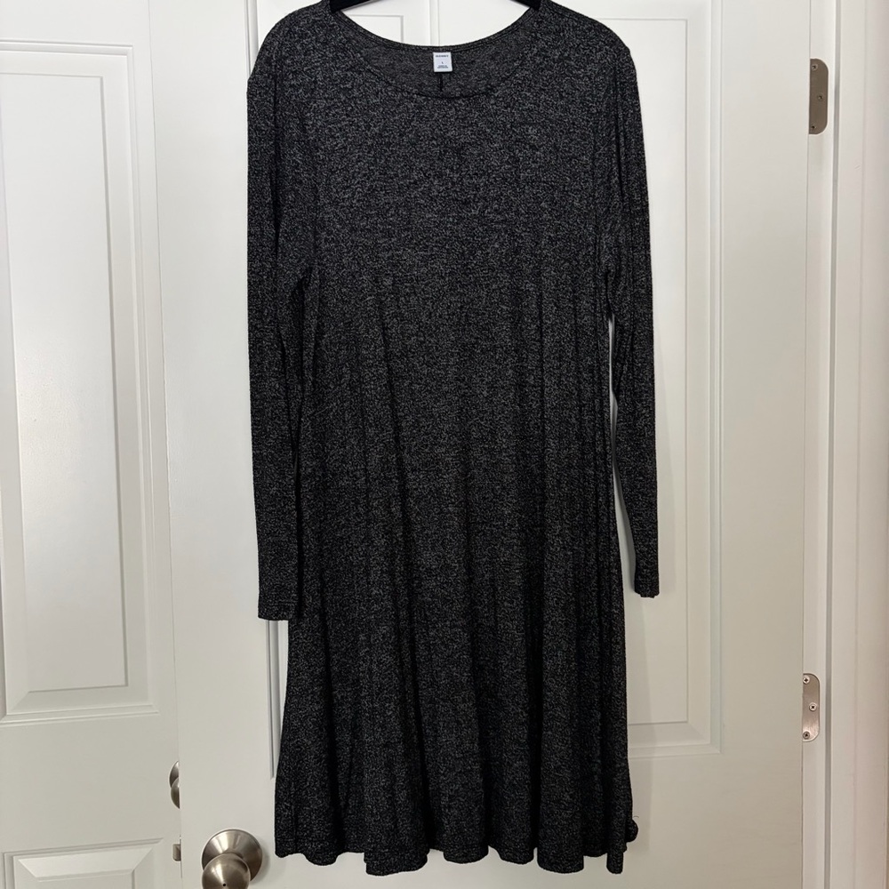 Old Navy Black Long-Sleeve A-Line Swing Dress Heathered Black Flattering
